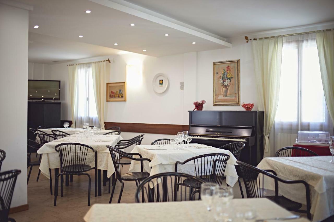 Albergo Romagna Фратта-Терме Екстер'єр фото